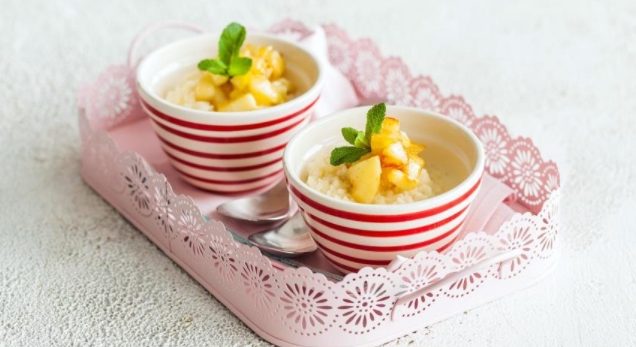 Rice Porridge with Vanilla and Apples
