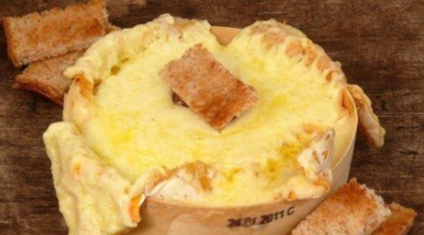 Baked Camembert with Garlic