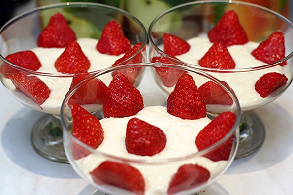 Strawberry cheese dessert without baking