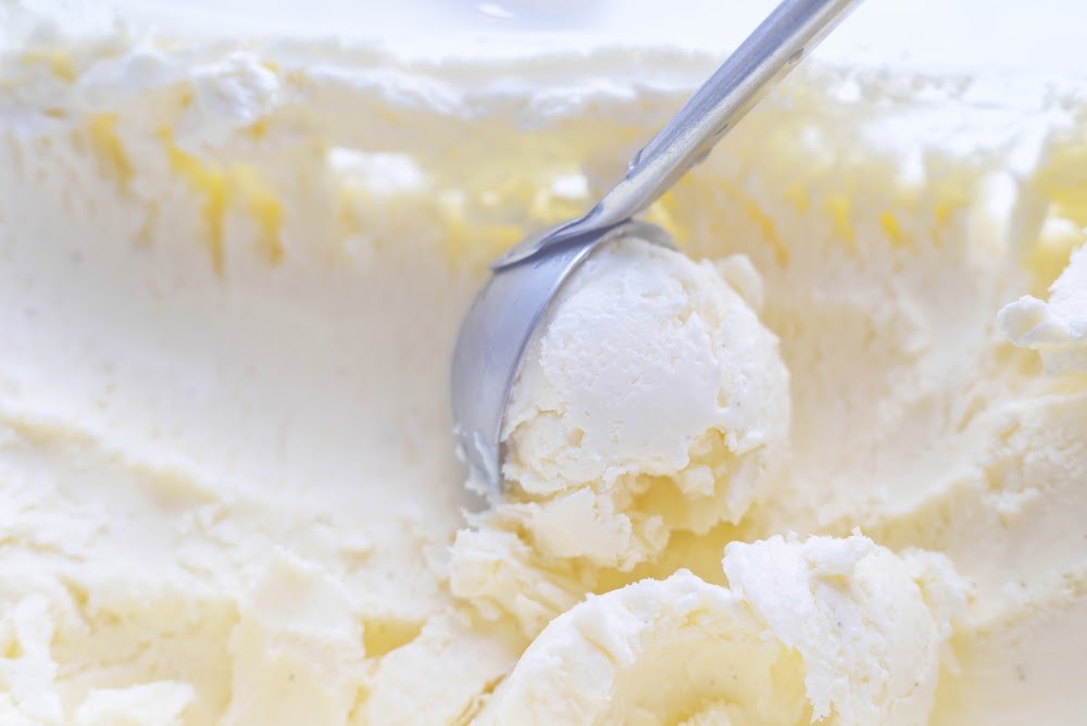 Tender ice cream from cheese at home