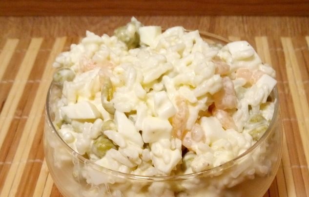 Shrimp salad with rice