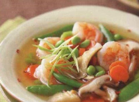 Asian soup with shrimps and mushrooms
