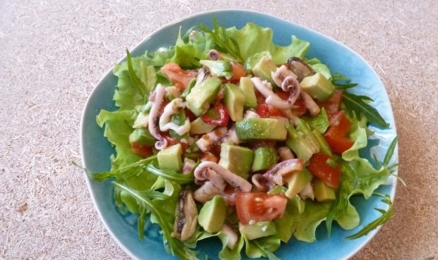 Avocado, tomato and seafood salad