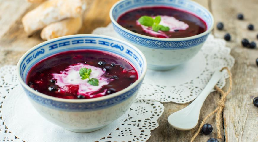 Blueberry Soup with Wine and Cardamom