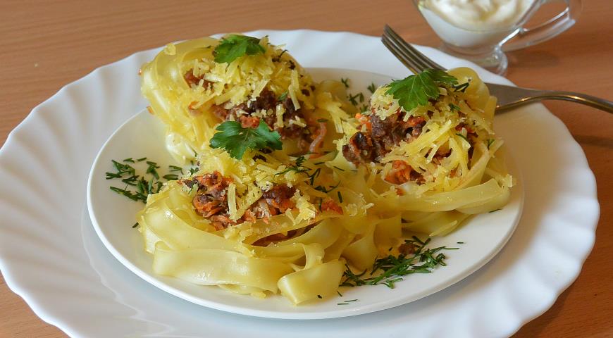 Fettuccine with Cheese and Minced Meat