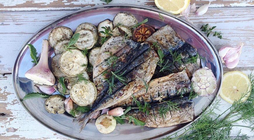Grilled mackerel with zucchini