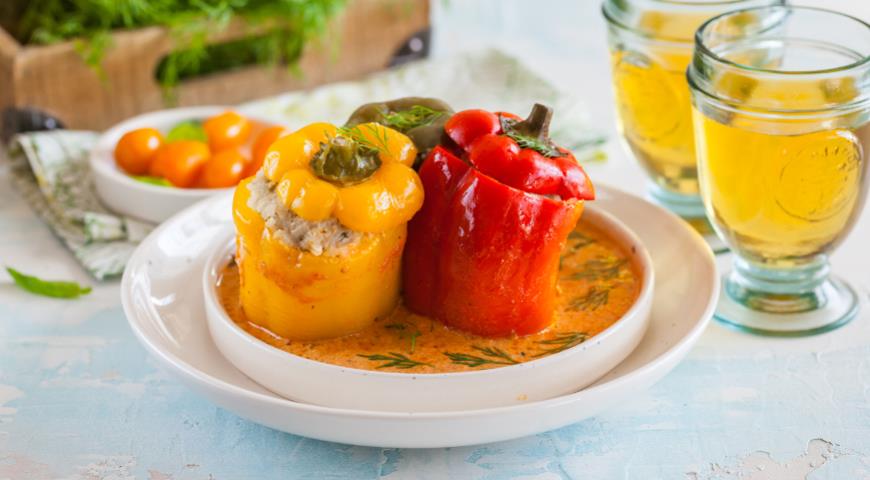 Stuffed Peppers in Sour Cream Sauce