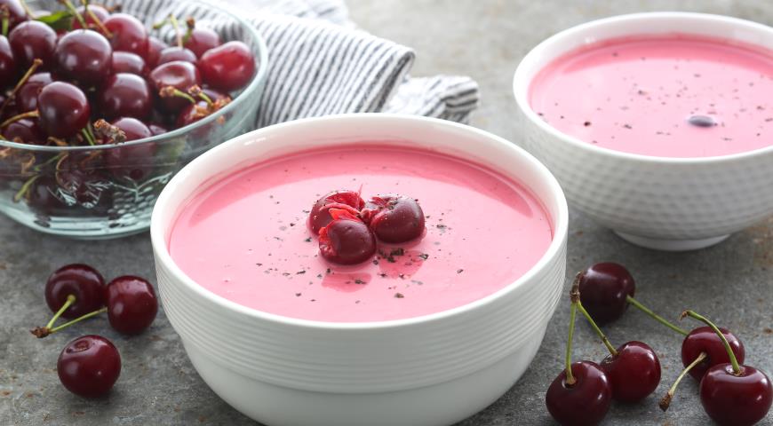 Hungarian cherry soup