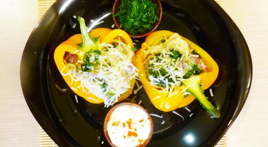 Peppers Stuffed with Rice Noodles and Figs