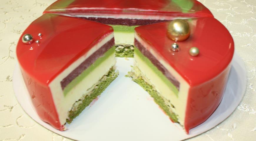 Raspberry-Pistachio Mousse Cake