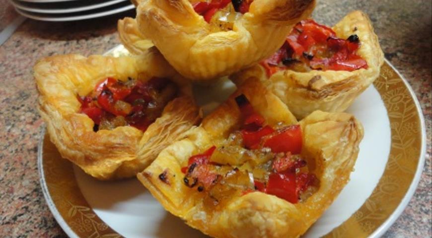 Tartlets with Pepper and Capers