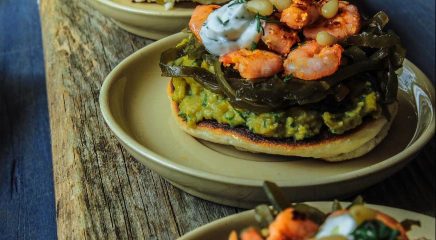 Snack Pancakes with Seaweed and Shrimps