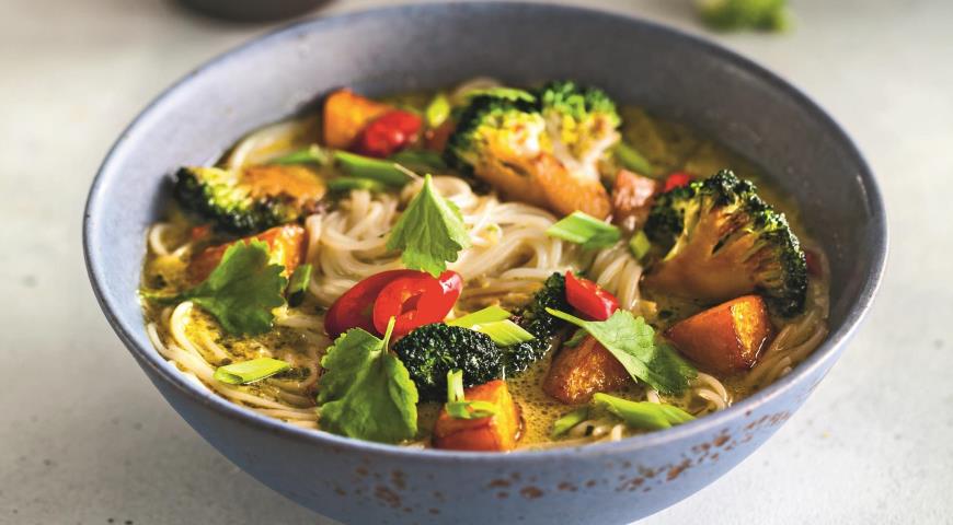 Asian soup with pumpkin and broccoli