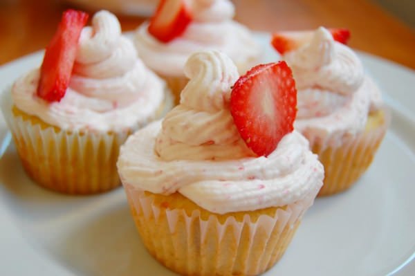 Muffins with whipped cream