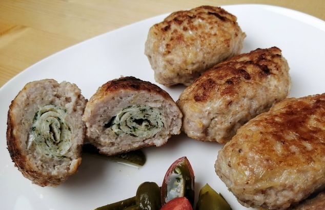 Meat cutlets with omelette rolls
