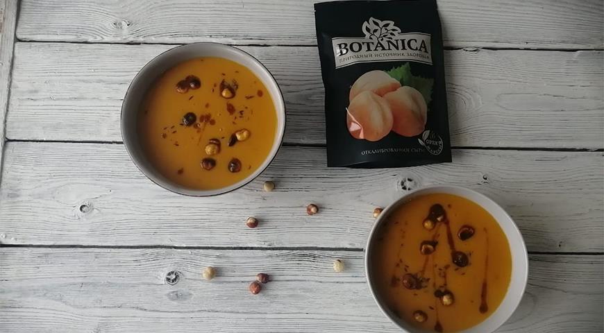Sweet potato soup with spicy hazelnuts