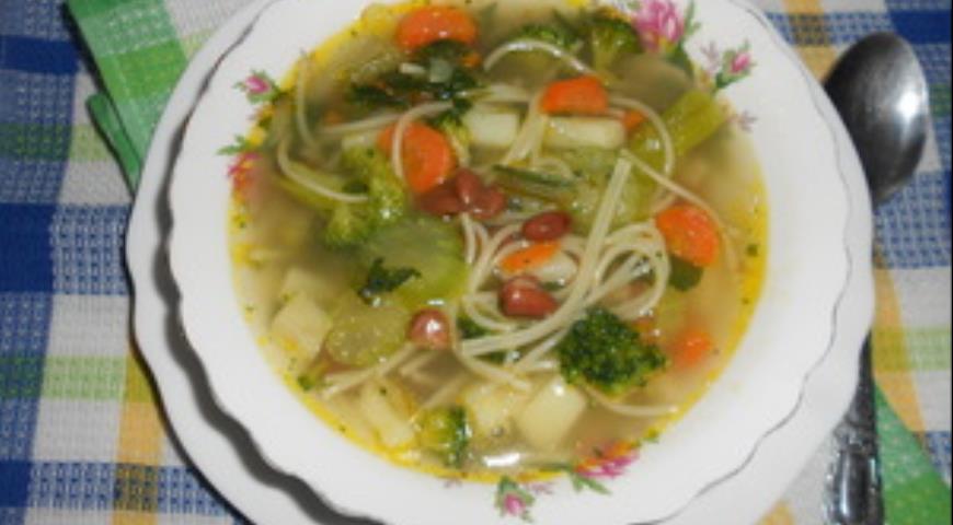 Chicken soup with beans and spaghetti