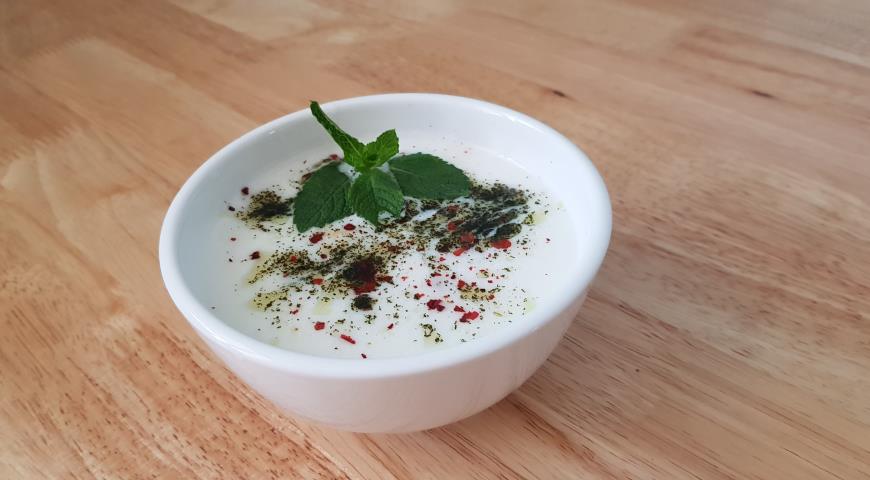 Turkish yayla soup made from rice and yogurt