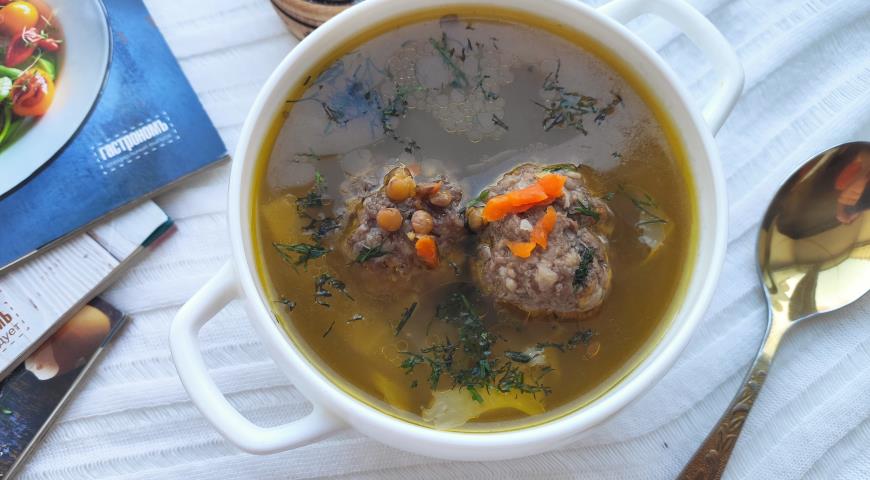 Lentil soup with meatballs