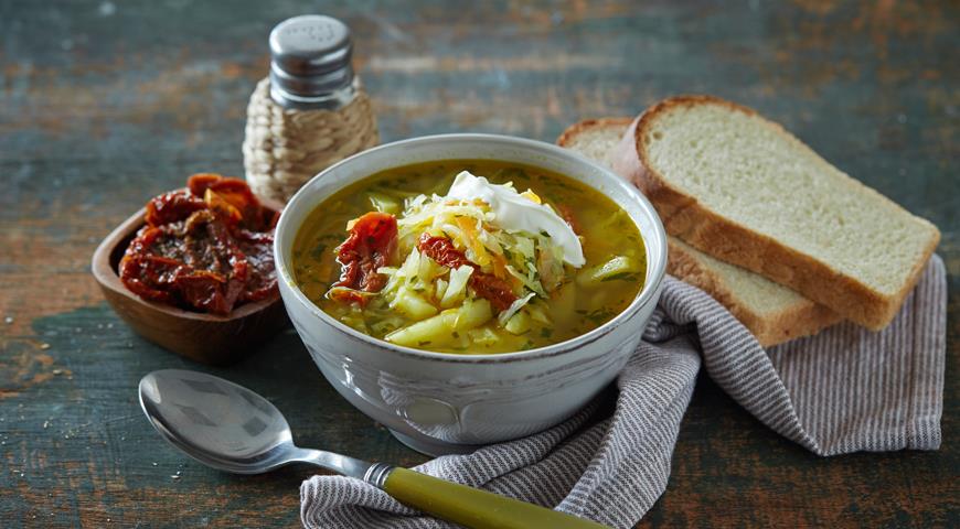 Vegetarian cabbage soup with fresh cabbage and sun-dried tomatoes