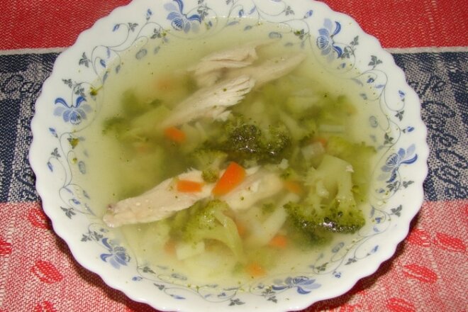 Chicken soup with broccoli and potatoes