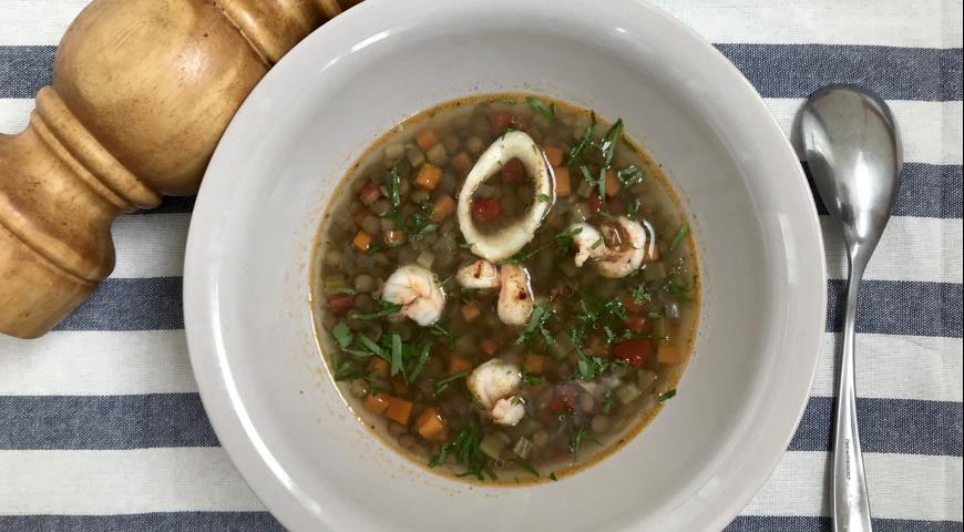 Lentil soup with shrimps