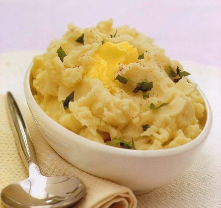 Mashed potatoes with garlic and nutmeg