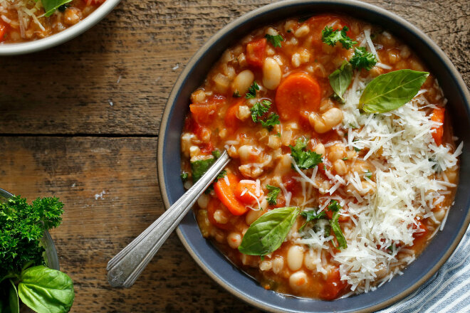 Minestrone with white beans and cabbage