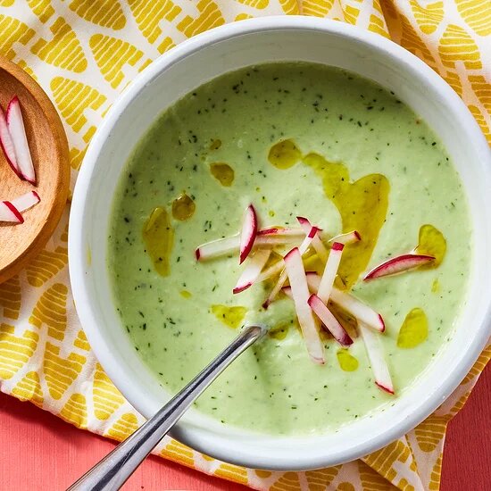 Cucumber soup with dill and radish