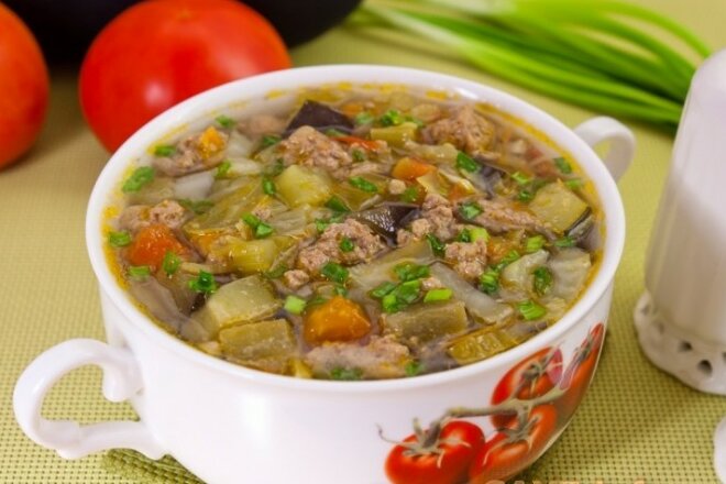 Whipped vegetable soup with minced meat