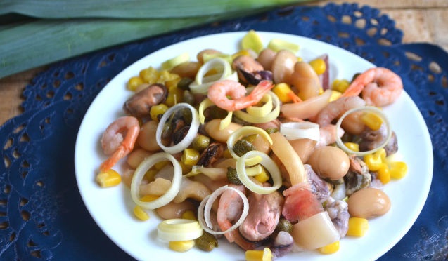 Seafood salad with beans, corn and capers