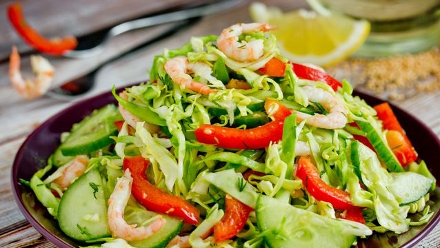 Salad with shrimps, young cabbage, cucumbers and bell pepper