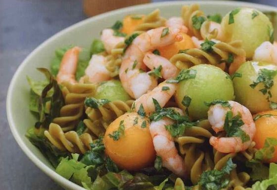 Pasta salad with shrimp and melon