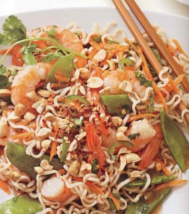 Rice noodle salad with shrimps, green peas and carrots