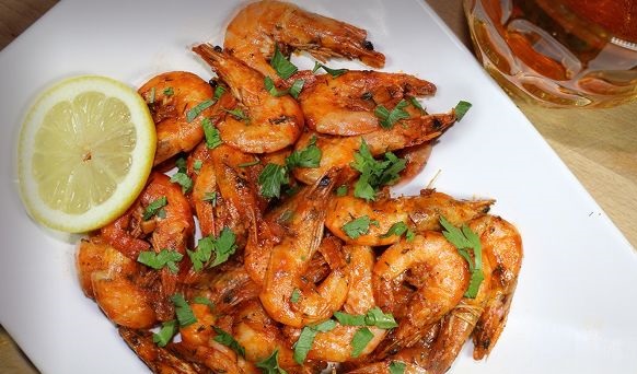 Spicy fried shrimps for beer