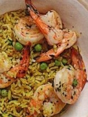 Rice with shrimps and green peas