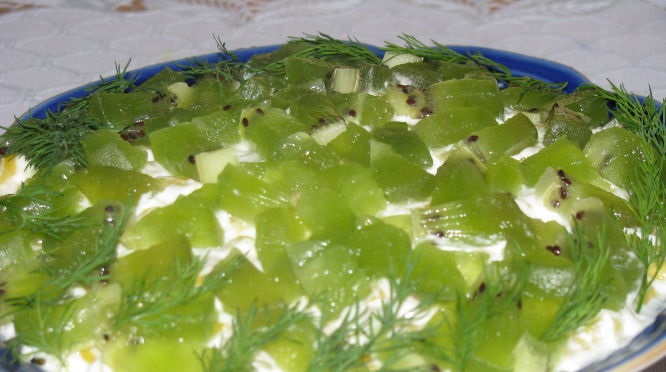 Crab salad with kiwi