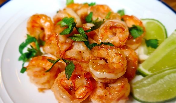 Fried shrimps in honey-garlic sauce