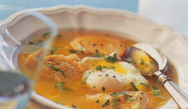 Garlic soup with poached eggs