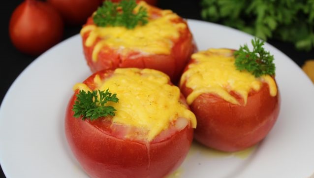 Omelet in tomatoes (in the oven)