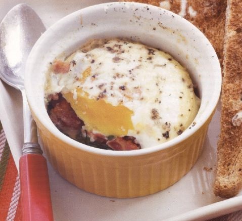 Baked eggs with tomatoes and spinach
