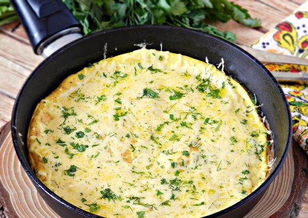 Omelet with semolina and cheese