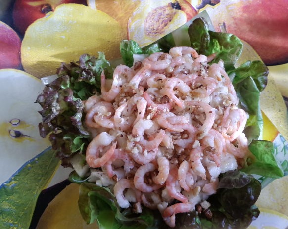 Congrio salad with shrimps and pears