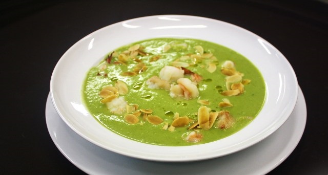 Broccoli puree soup with shrimps and almond petals