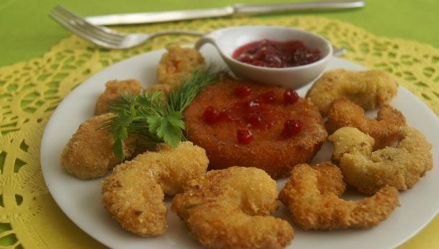 Shrimps in a crispy cheese crust