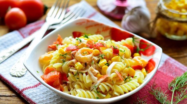Pasta with shrimps and crab sticks