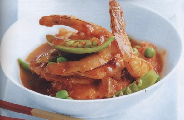 Shrimps with green peas with a spicy sauce