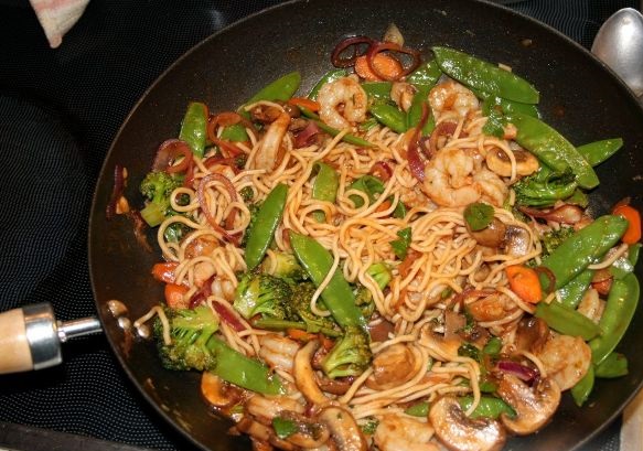 Asian-style shrimp with vegetables and wok noodles