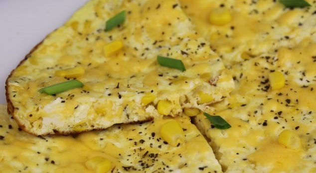 Omelet with cottage cheese, corn and cheese