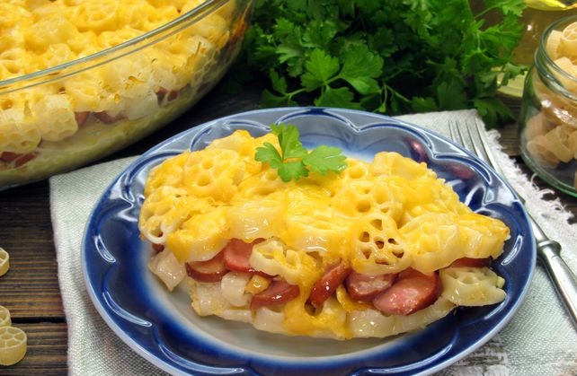 Pasta casserole with sausages and cheese